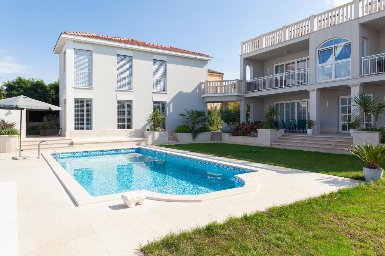 Deluxe Apartments Vila Carissa Малинска Экстерьер фото