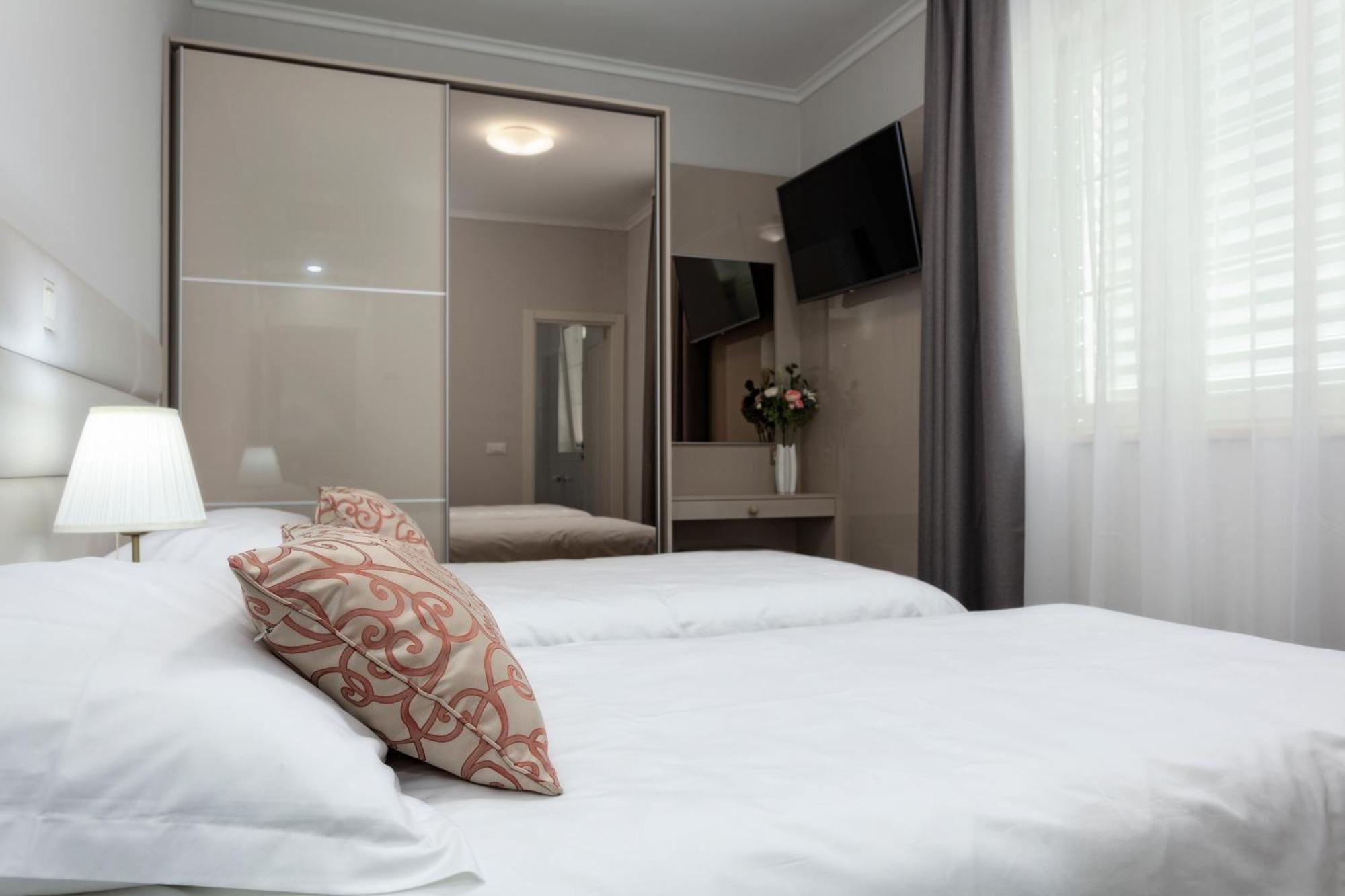 Deluxe Apartments Vila Carissa Малинска Номер фото