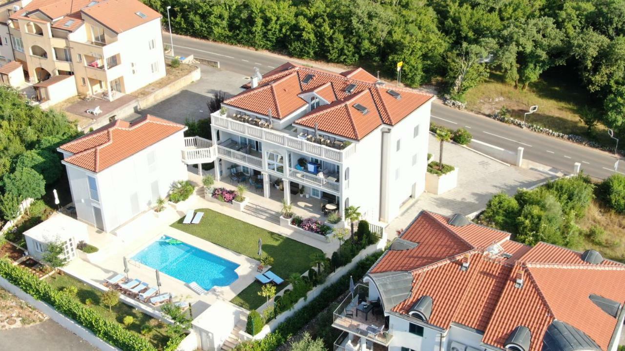 Deluxe Apartments Vila Carissa Малинска Экстерьер фото