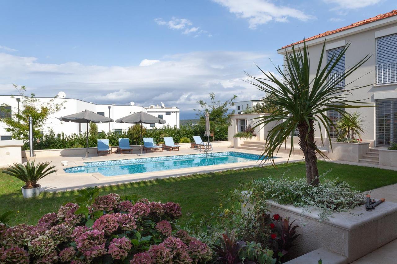 Deluxe Apartments Vila Carissa Малинска Экстерьер фото
