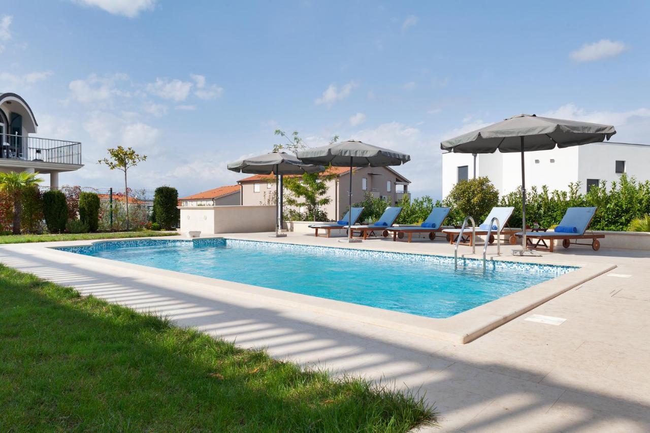 Deluxe Apartments Vila Carissa Малинска Экстерьер фото